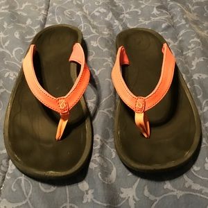 Olukai thong sandals size 11